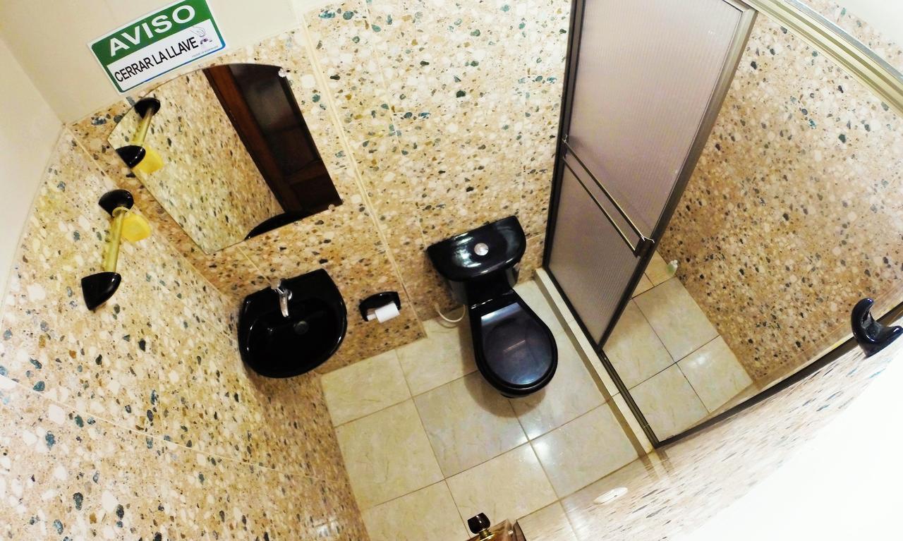 Hostal La Esperanza Leticia Bagian luar foto